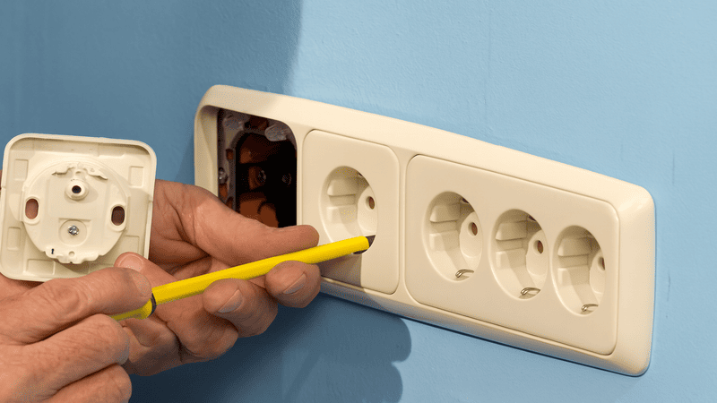 Ampliar enchufes en tabiques de yeso laminado trasdosado pladur